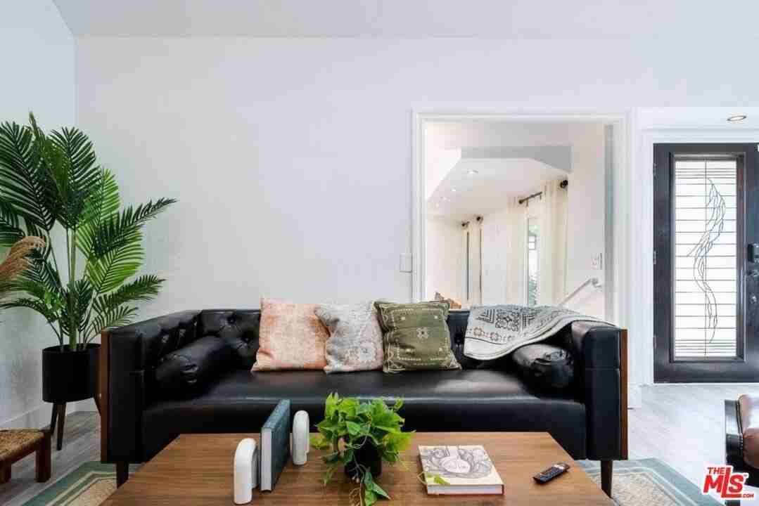 11331 Isleta St - Photo 4 of 50