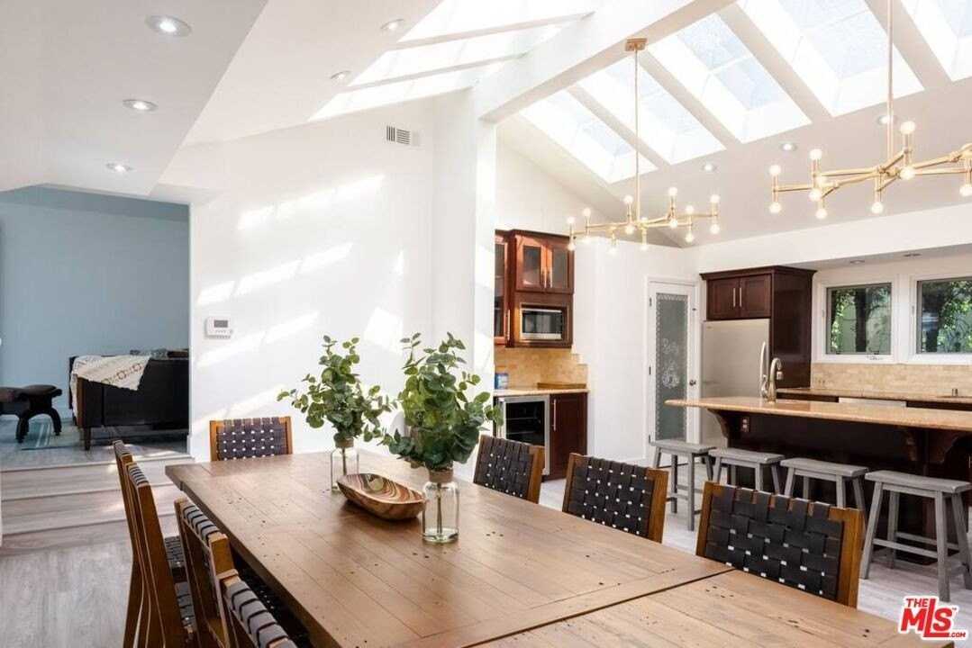 11331 Isleta St - Photo 6 of 50