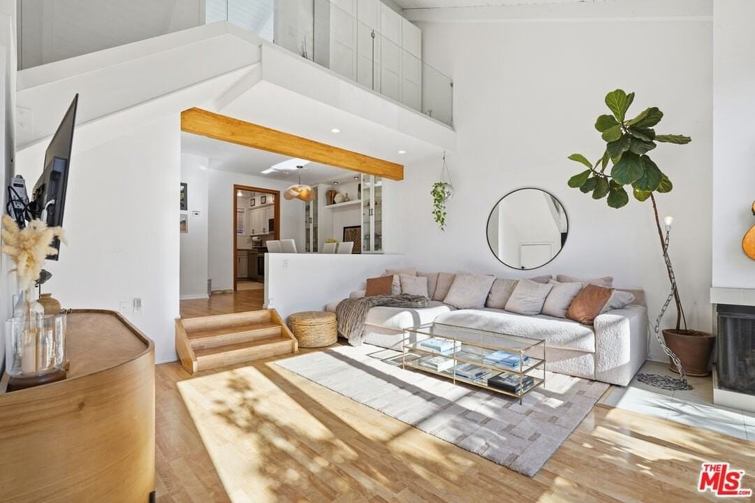 605 Strand St - Photo 2 of 34