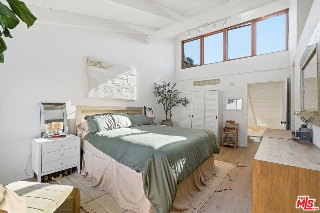 605 Strand St - Photo 5 of 34