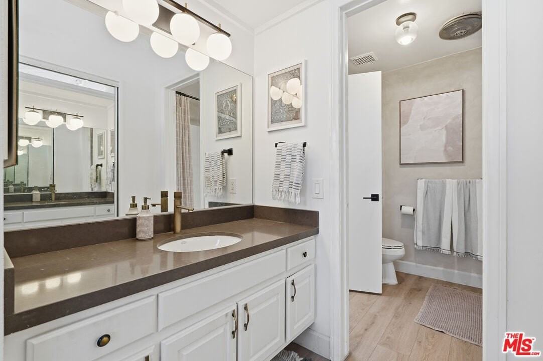 605 Strand St - Photo 7 of 34