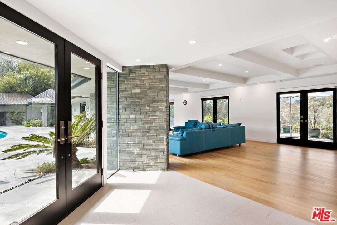 3035 Lake Glen Dr - Photo 5 of 37