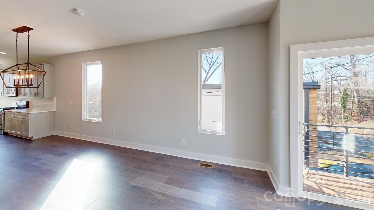 423 Coxe Ave - Photo 4 of 18