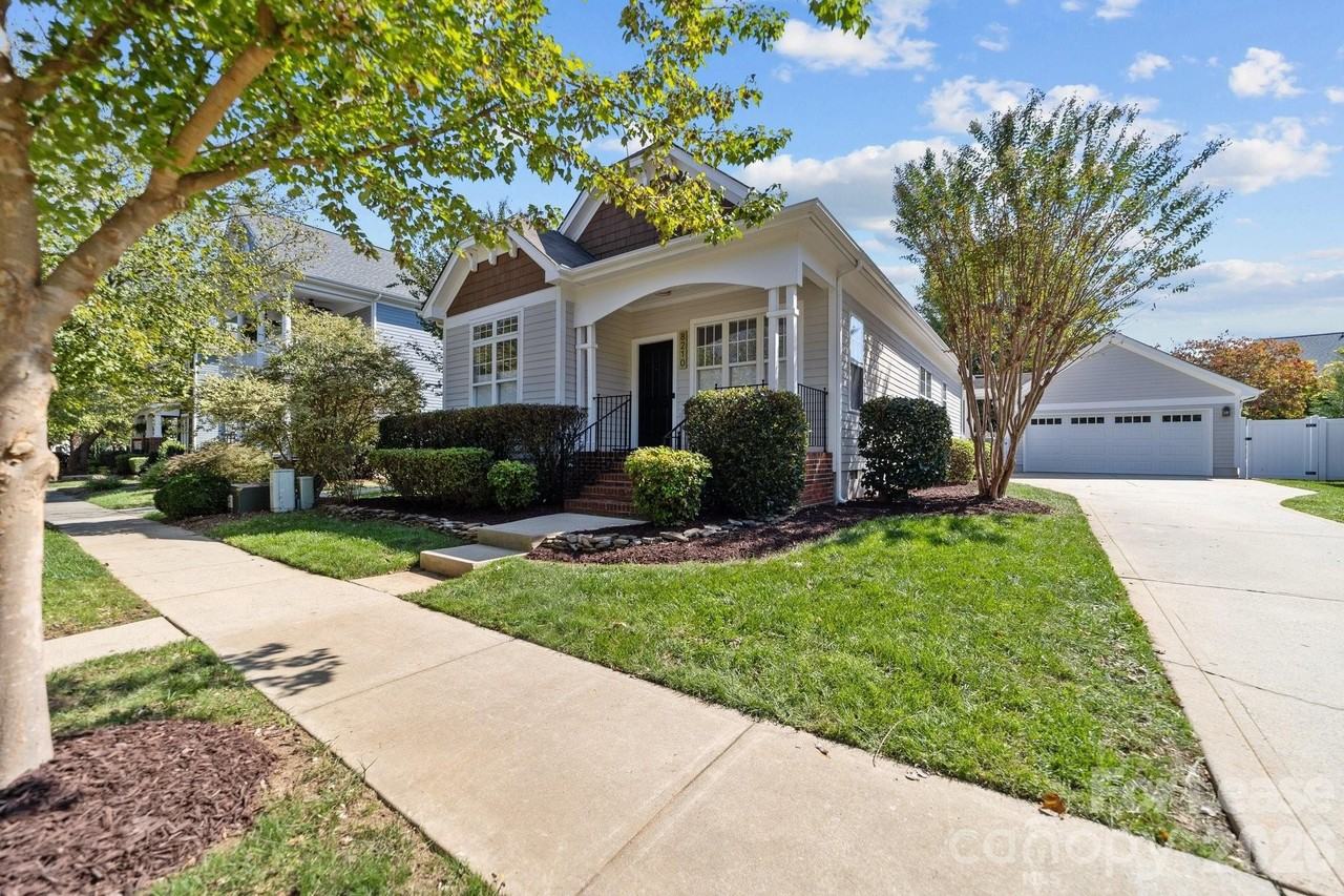 8210 Parkton Gate Dr - Photo 2 of 35