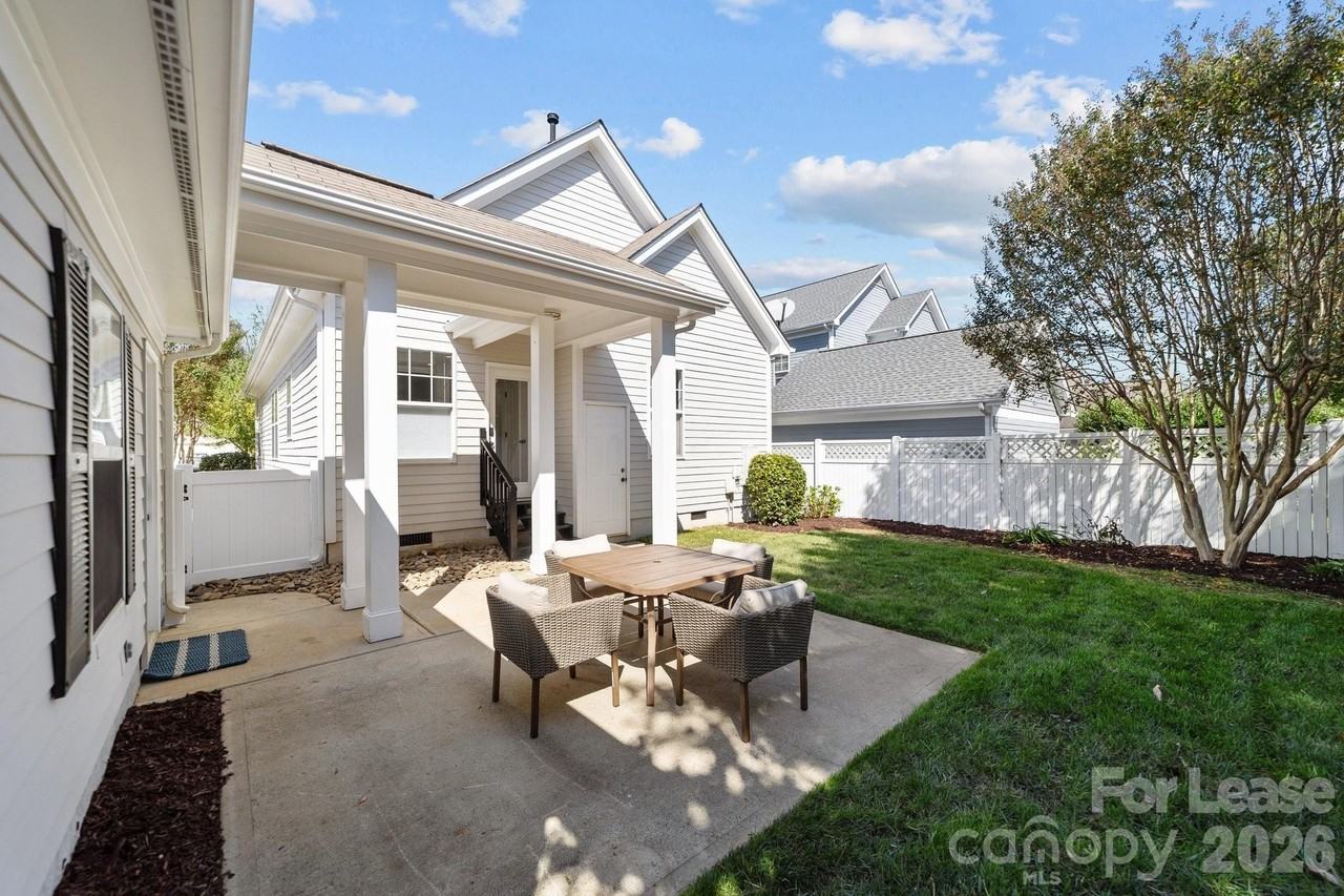 8210 Parkton Gate Dr - Photo 5 of 35