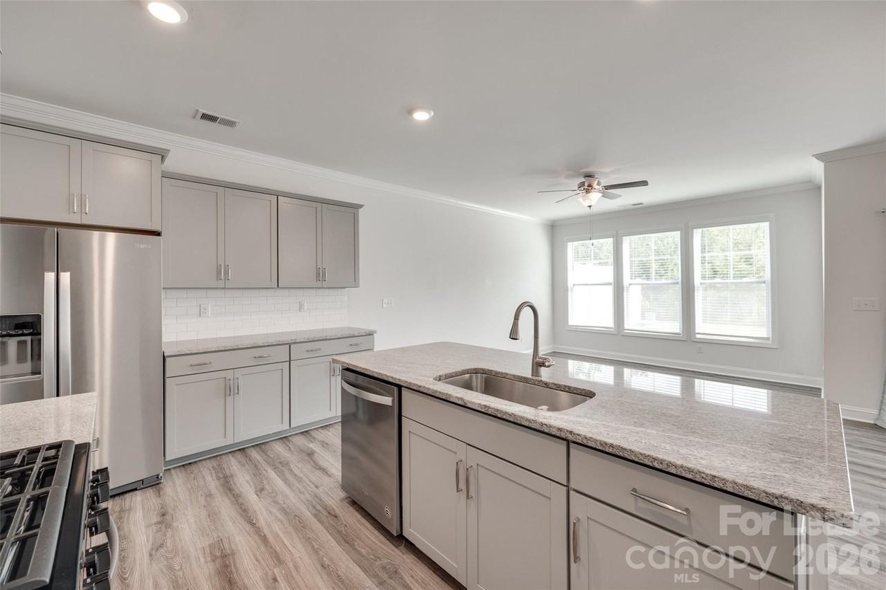 642 Altamonte Dr - Photo 6 of 37