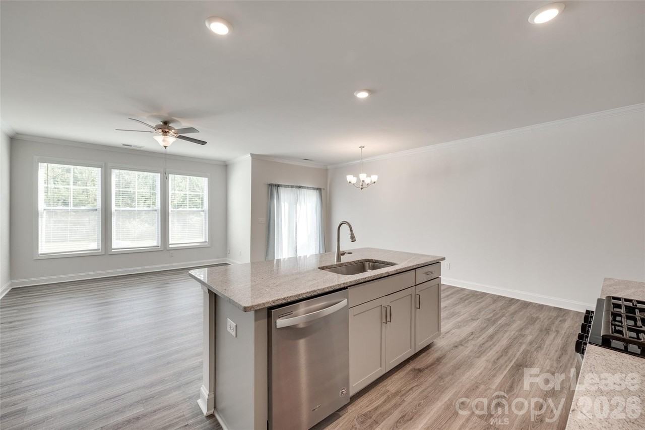 642 Altamonte Dr - Photo 7 of 37