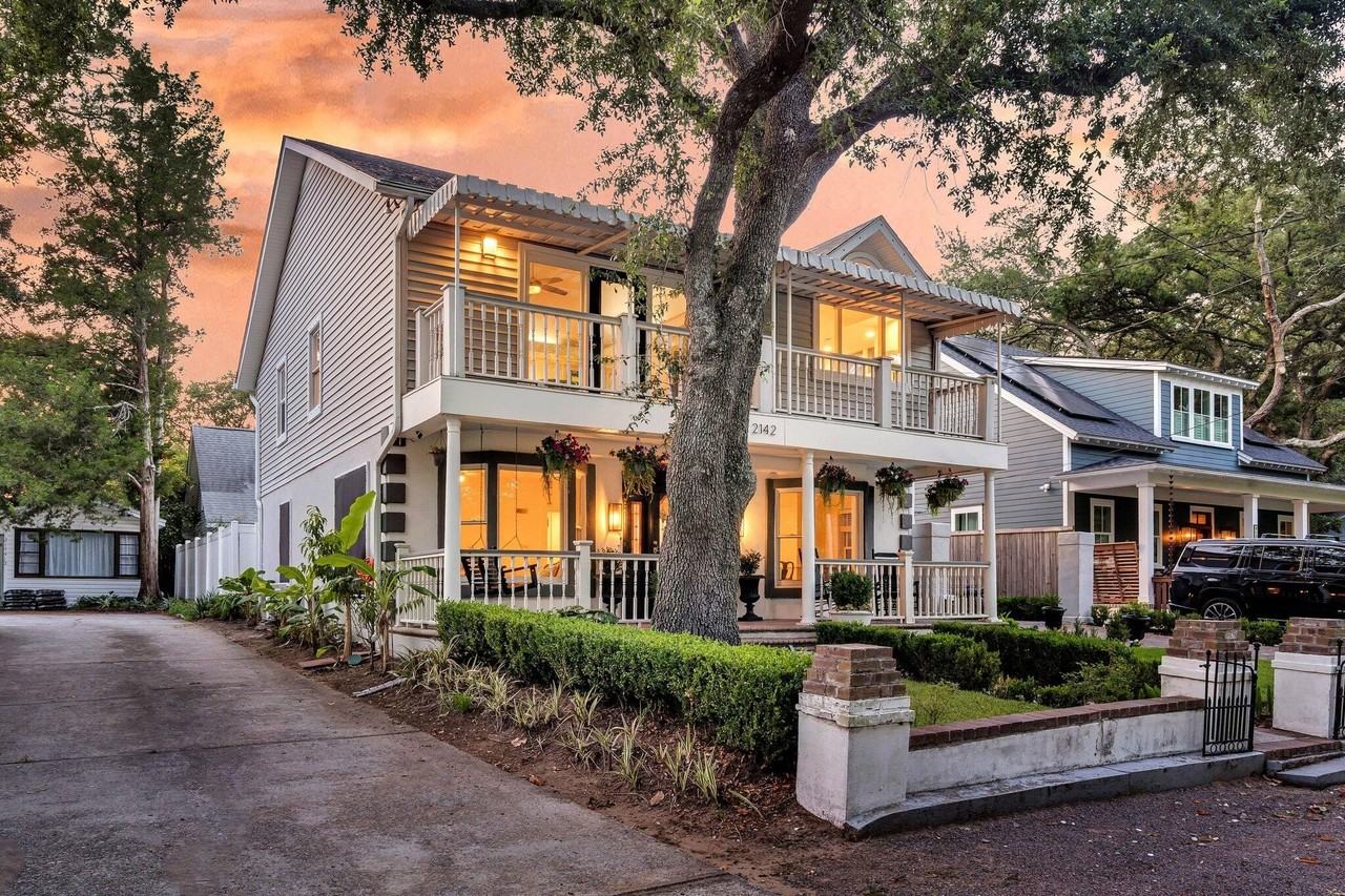 2142 Golfview Dr - Photo 3 of 49