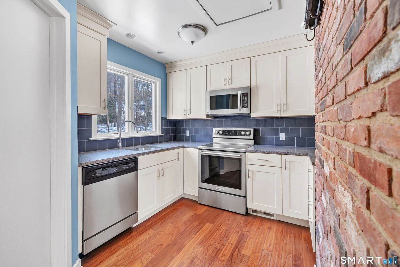 349 Westport Tpke - Photo 6 of 28