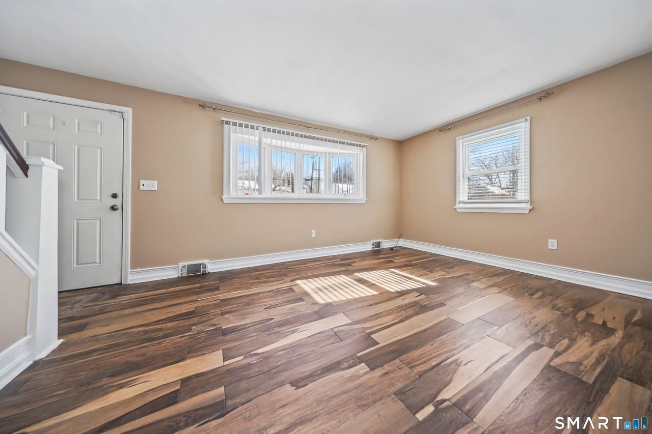 33 Harland Ave - Photo 3 of 37