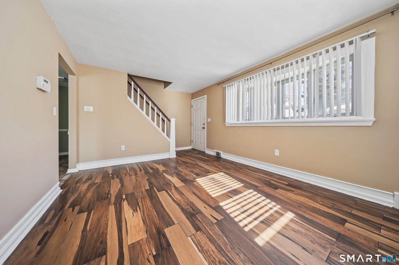 33 Harland Ave - Photo 4 of 37