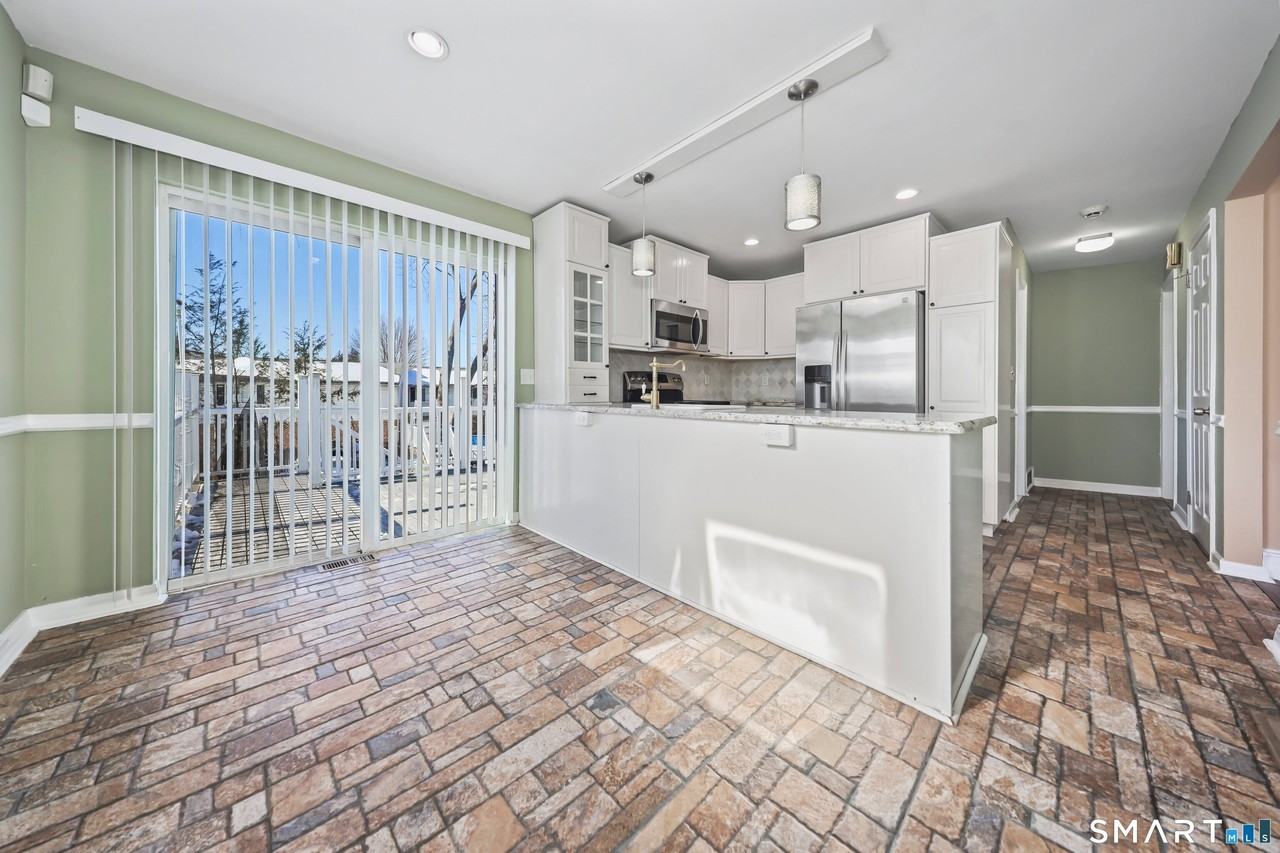 33 Harland Ave - Photo 6 of 37