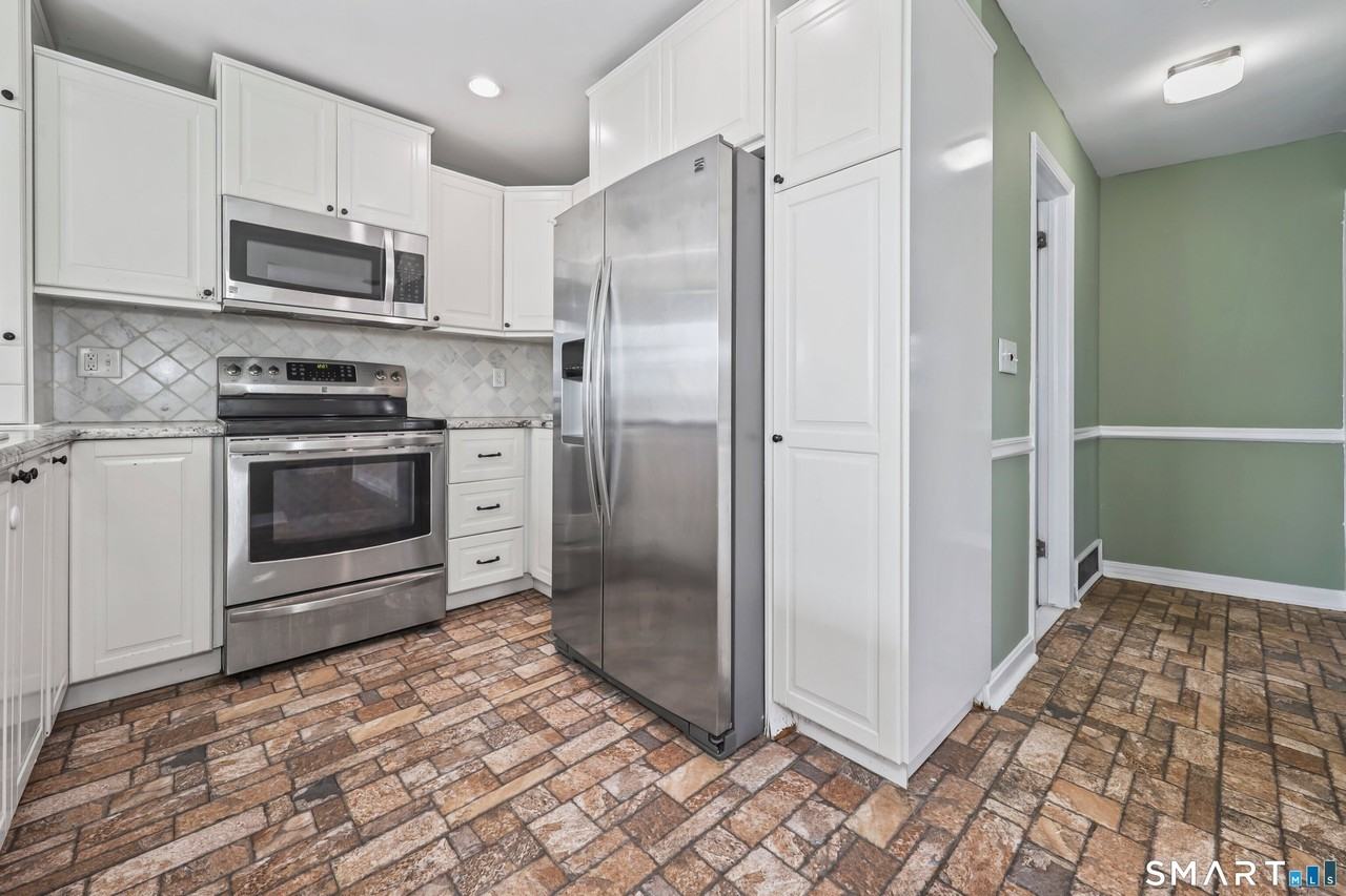 33 Harland Ave - Photo 7 of 37