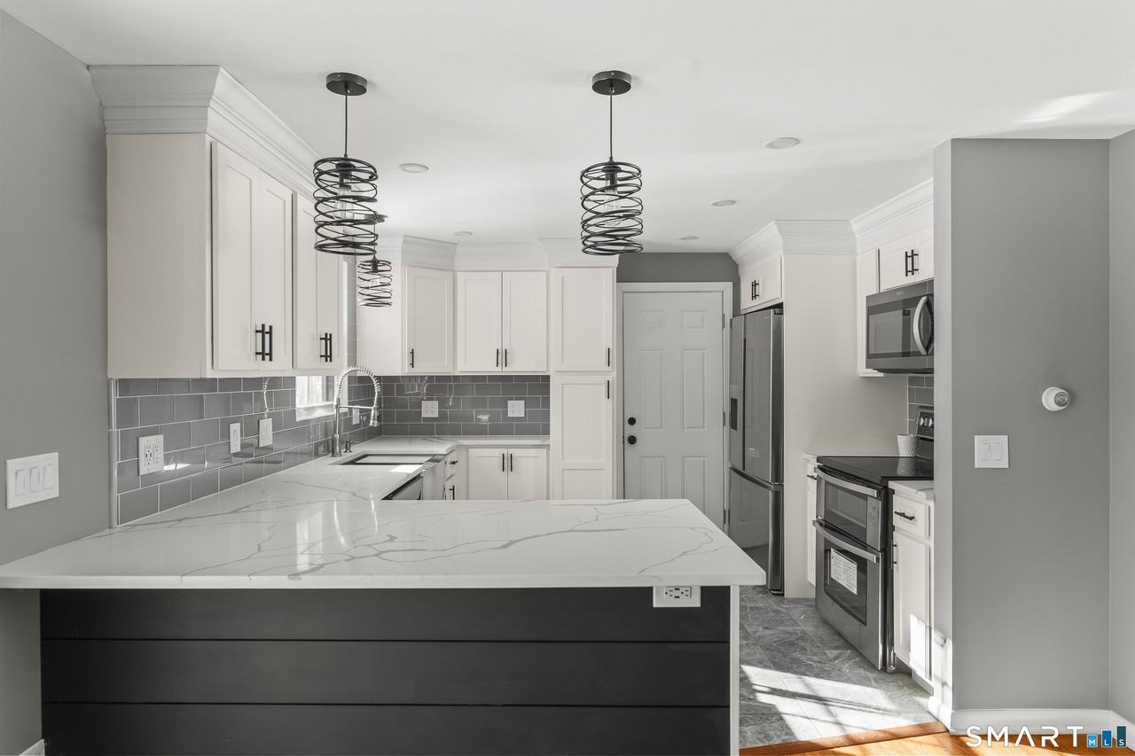 17 Champlain Dr - Photo 6 of 26