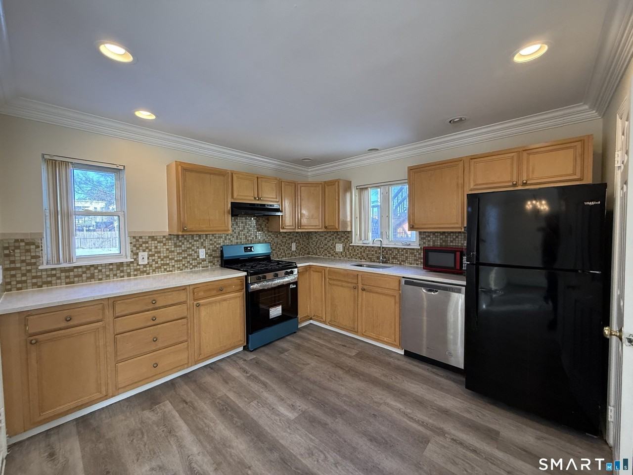 769 Ogden St - Photo 4 of 12