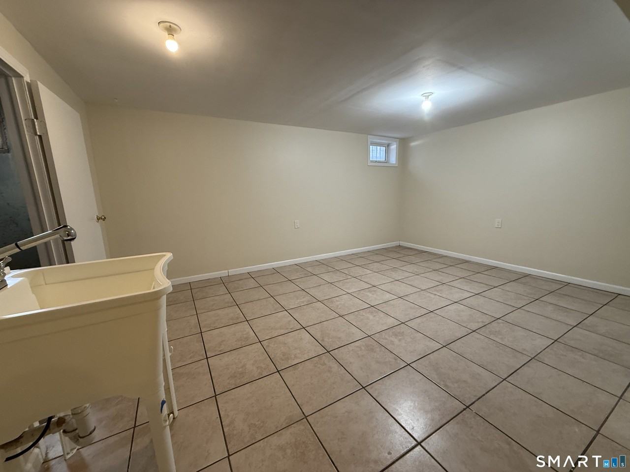 769 Ogden St - Photo 5 of 12