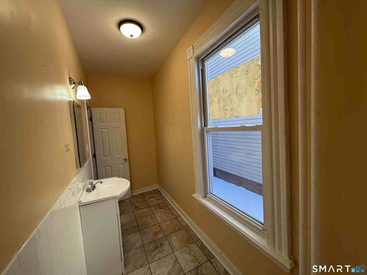 10 Gilbert Ave - Photo 4 of 8