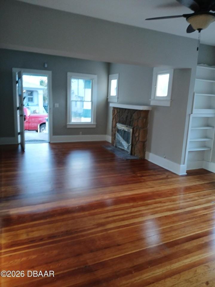 316 Michigan Ave - Photo 4 of 9