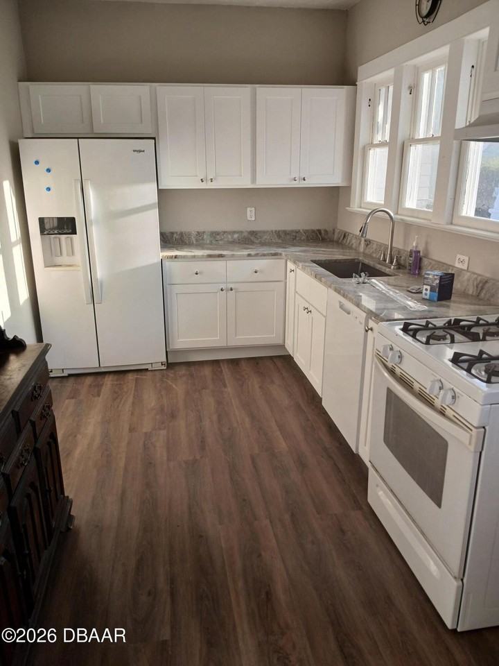 316 Michigan Ave - Photo 5 of 9