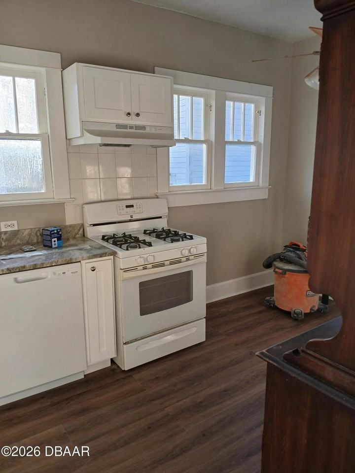 316 Michigan Ave - Photo 7 of 9