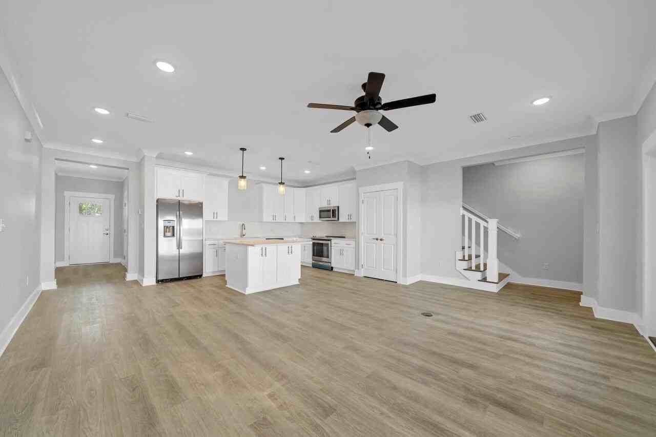 100 Beach Dr Apt 11 #11 - Photo 2 of 20