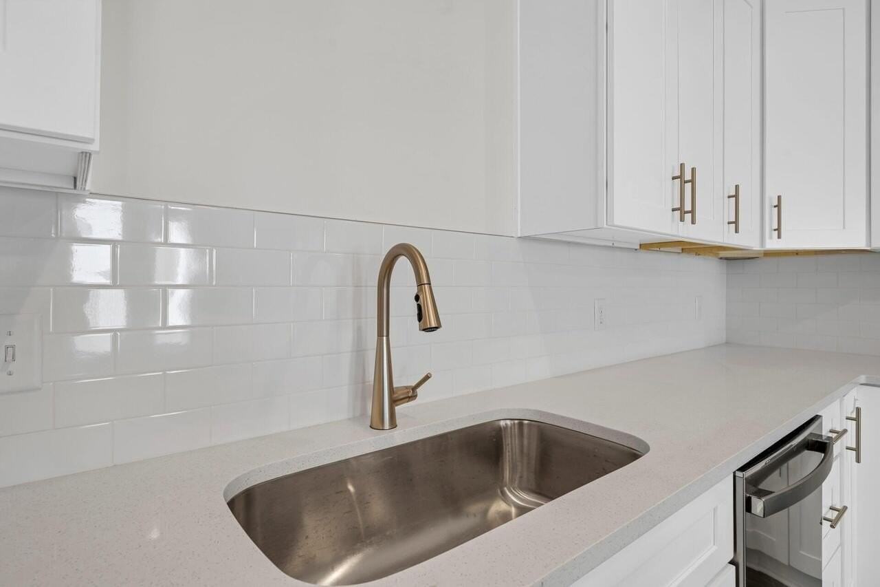 100 Beach Dr Apt 11 #11 - Photo 4 of 20