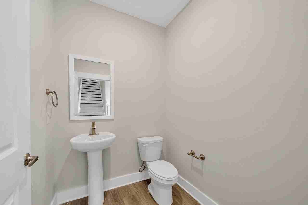 100 Beach Dr Apt 11 #11 - Photo 6 of 20