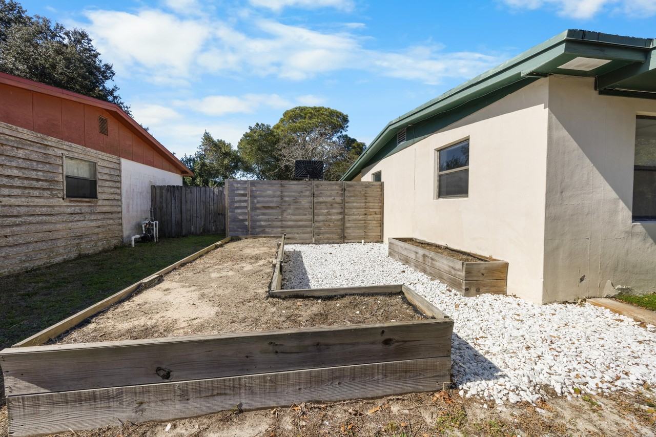 435 Argyle Ct - Photo 4 of 40