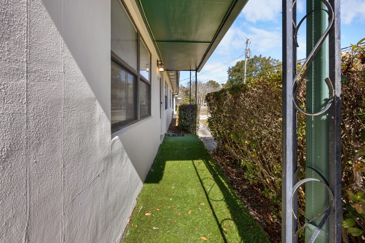 435 Argyle Ct - Photo 5 of 40