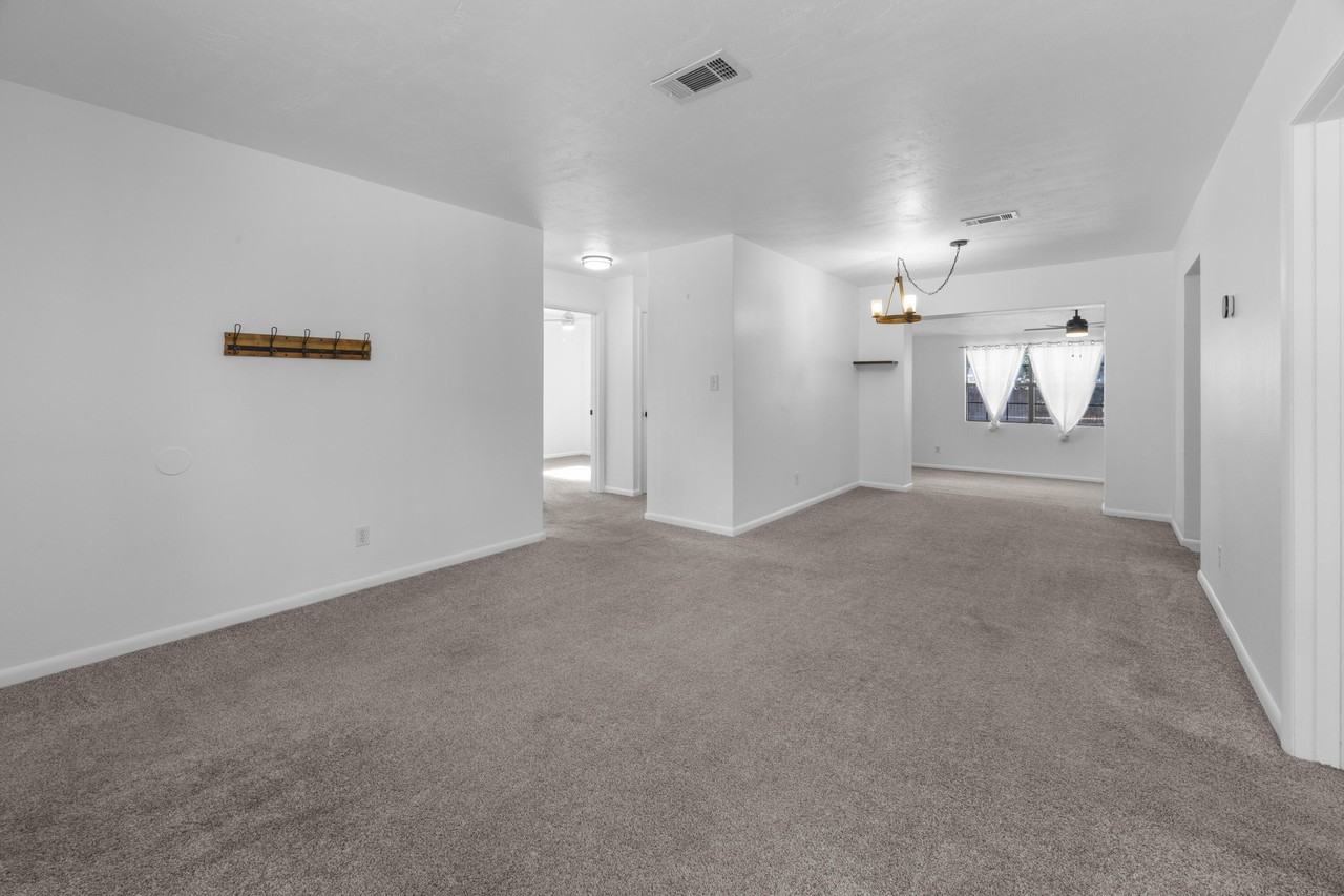 435 Argyle Ct - Photo 7 of 40