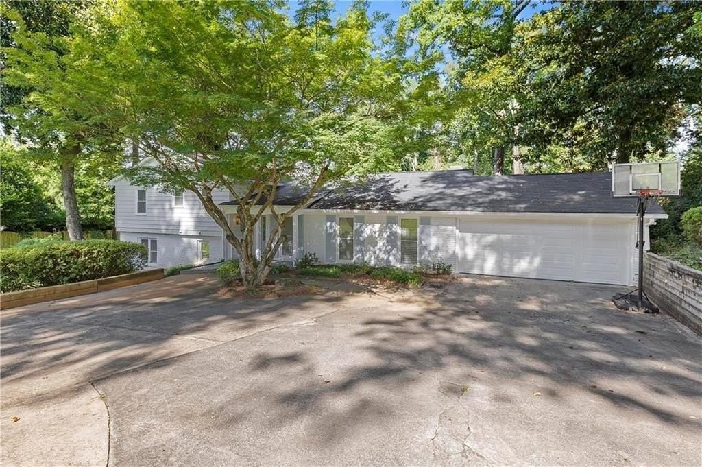 4820 Powers Ferry Rd - Photo 2 of 42