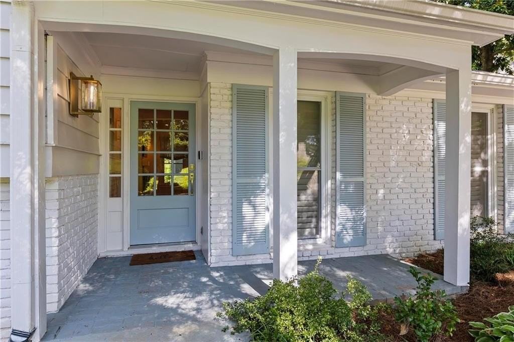 4820 Powers Ferry Rd - Photo 3 of 42