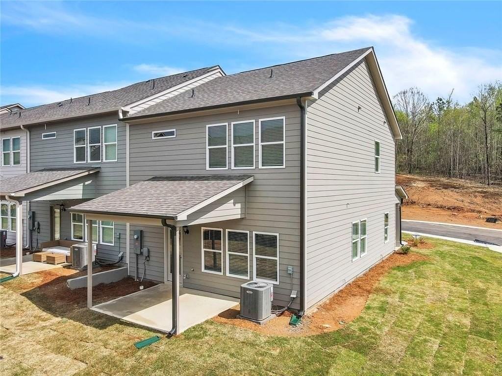 374 Mountain Blvd S Apt 24 #24 - Photo 2 of 21