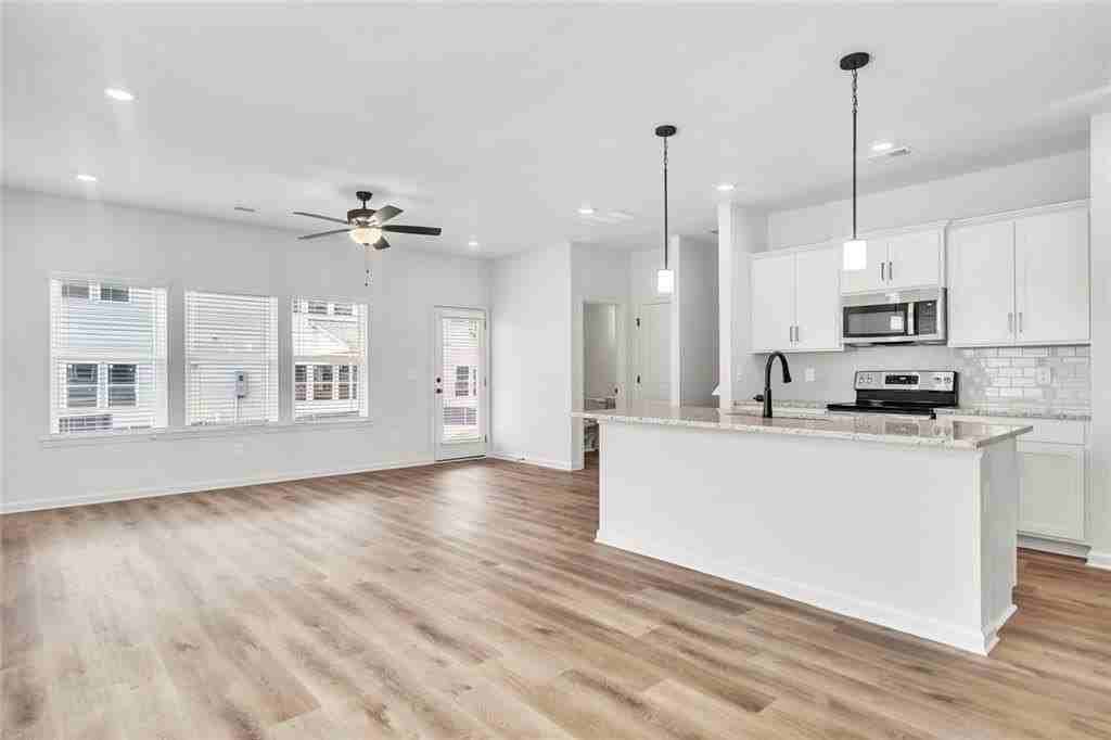 374 Mountain Blvd S Apt 24 #24 - Photo 4 of 21