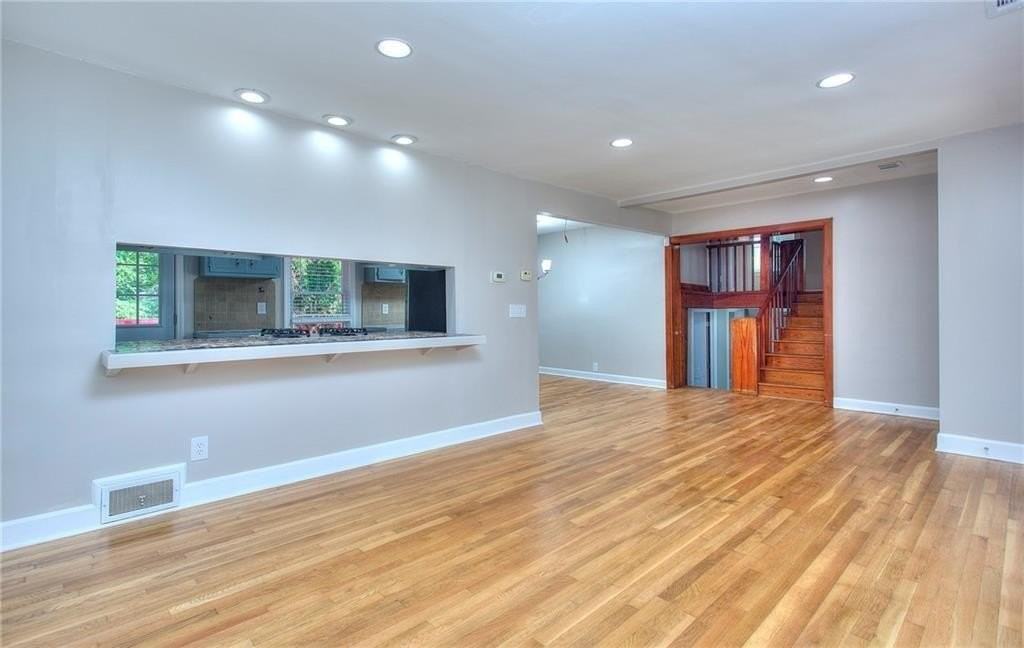 2067 Brockett Rd - Photo 5 of 38