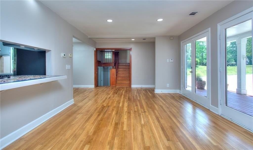 2067 Brockett Rd - Photo 6 of 38