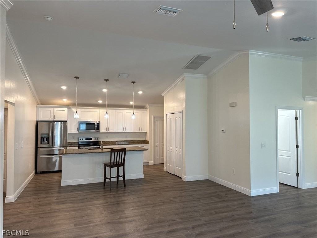 136 Francis Ave - Photo 2 of 11