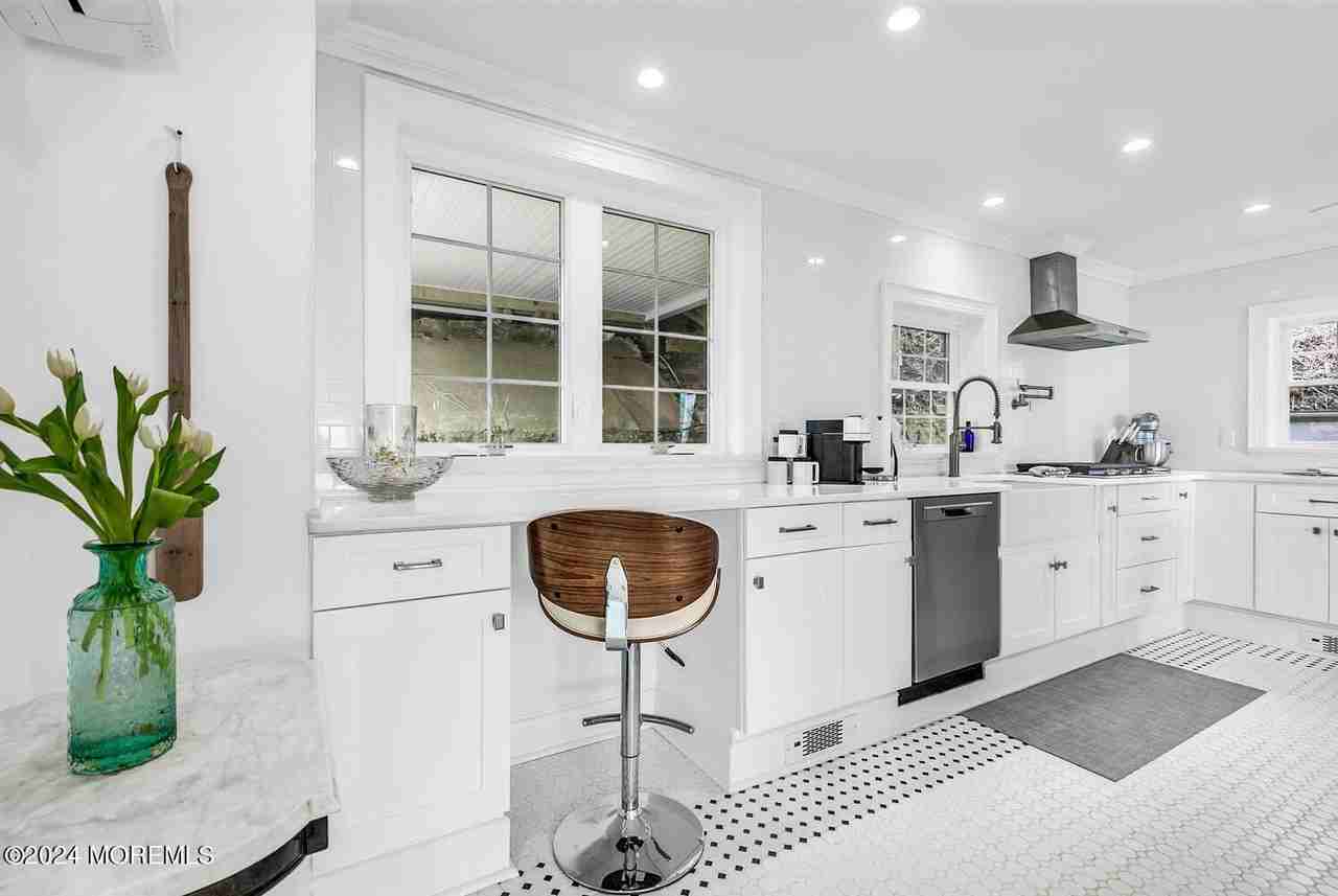 157 Portland Rd - Photo 2 of 48