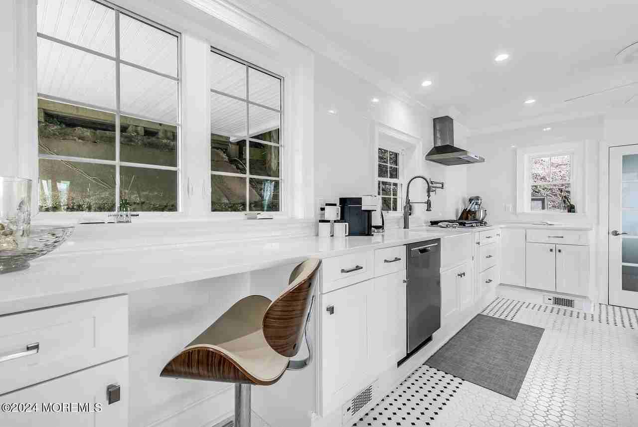 157 Portland Rd - Photo 3 of 48