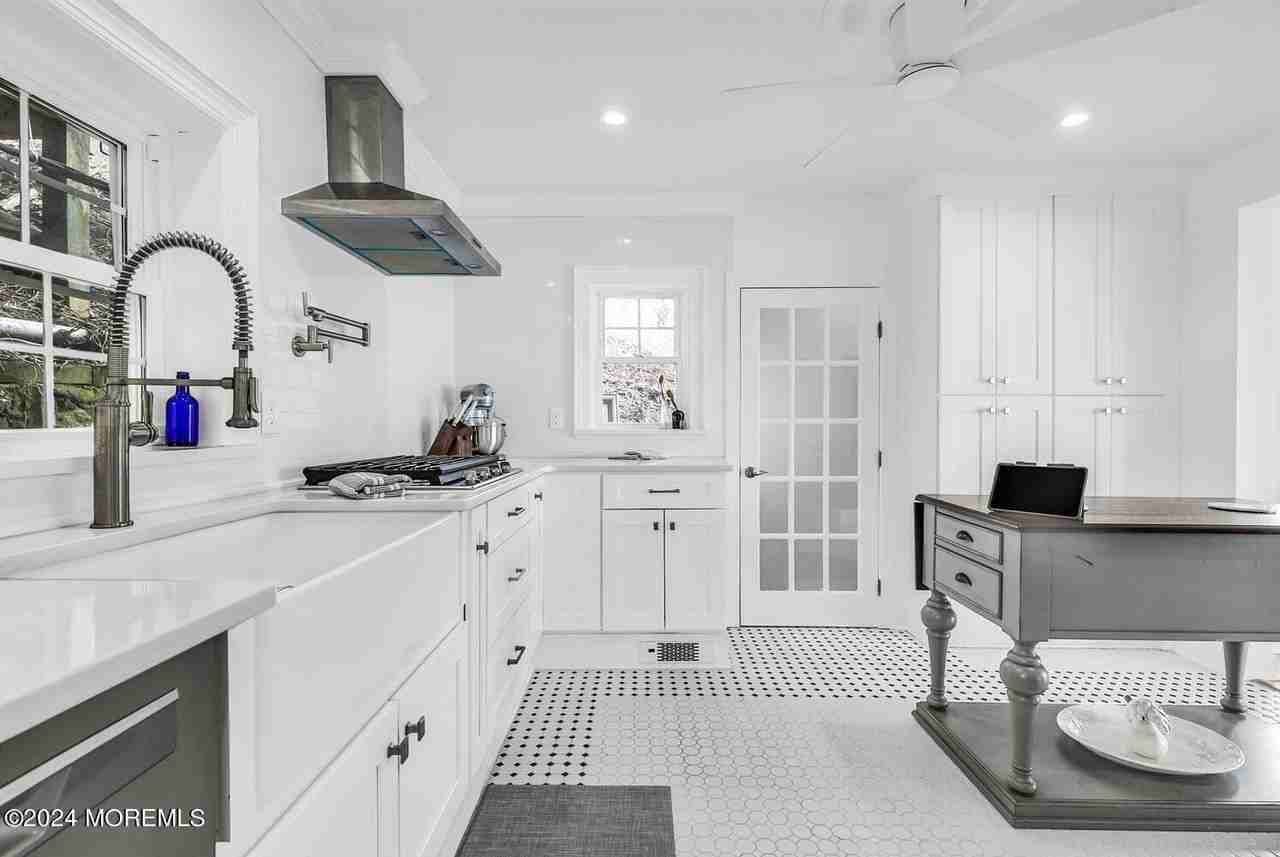 157 Portland Rd - Photo 4 of 48