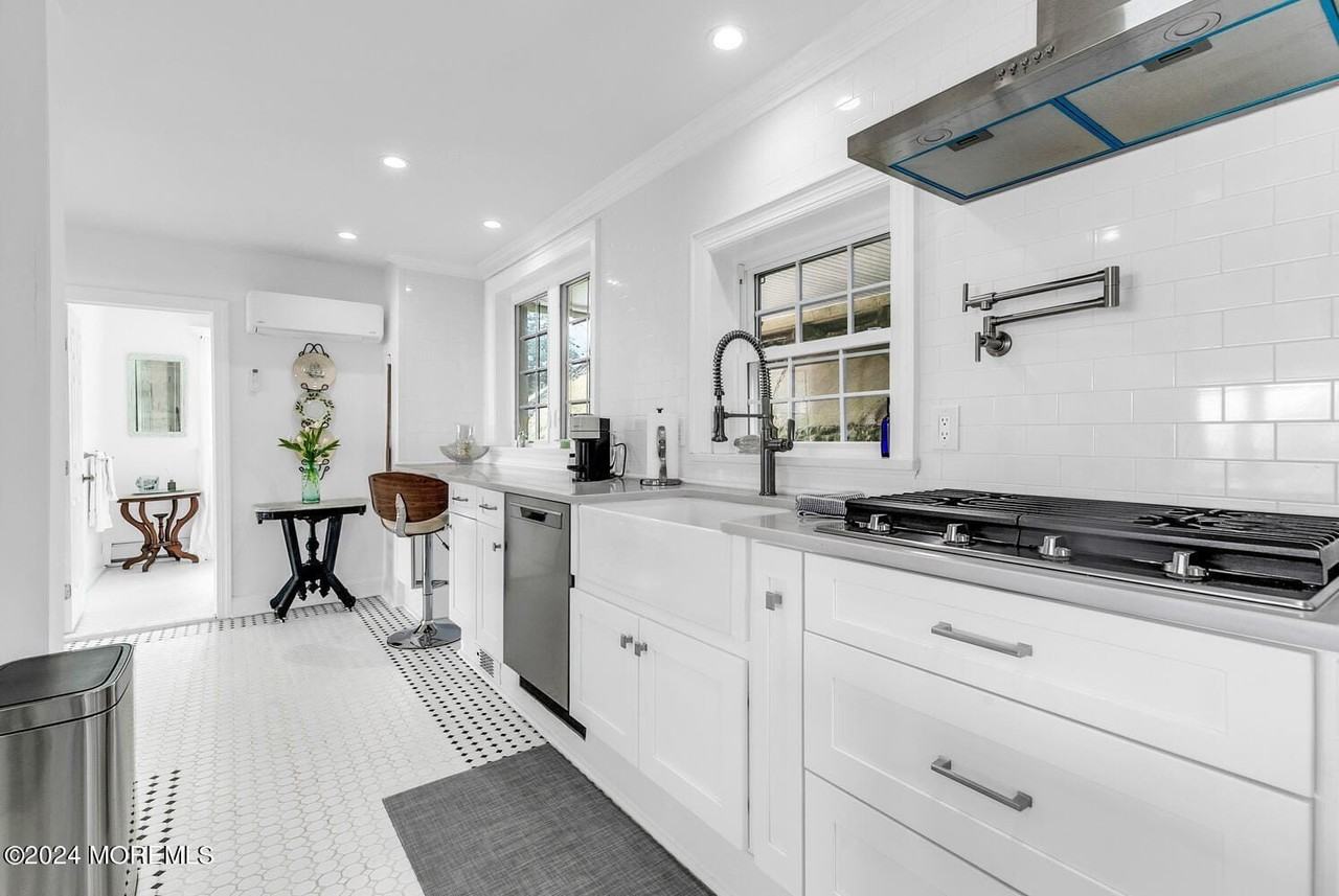 157 Portland Rd - Photo 7 of 48