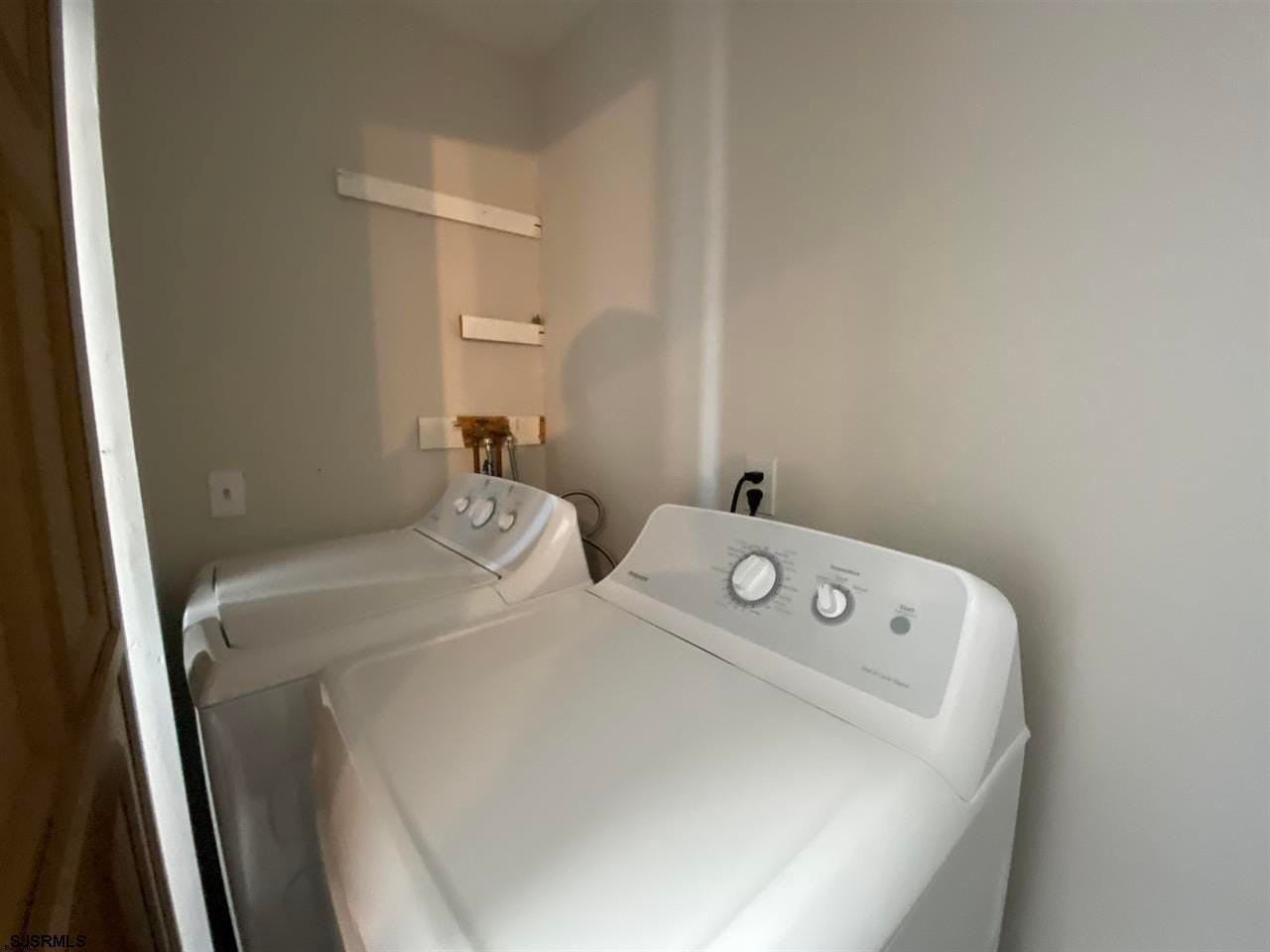 29 N Bartram Ave - Photo 3 of 18