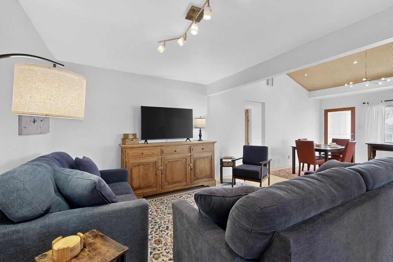 1640 Stanford Dr Ne - Photo 6 of 38