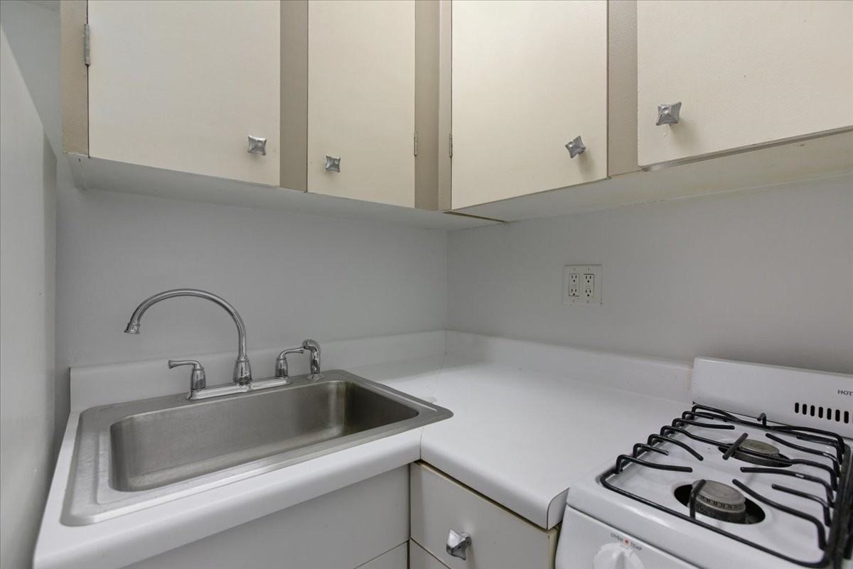 3727 N Pine Grove Ave #214 - Photo 7 of 11