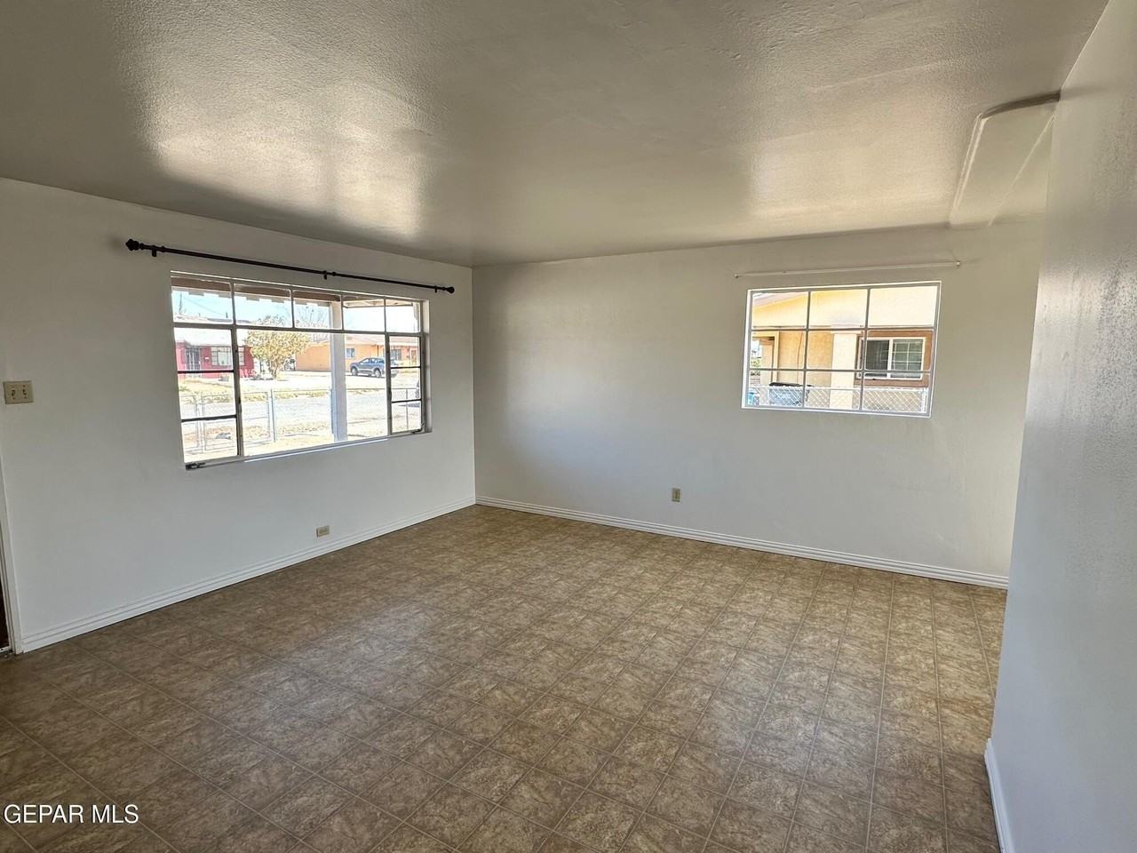 5036 Louis Dr - Photo 2 of 13