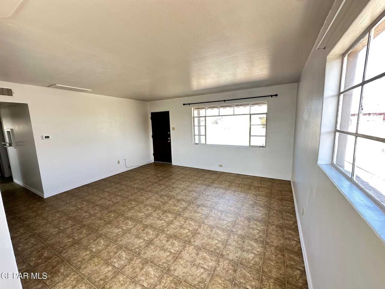 5036 Louis Dr - Photo 4 of 13