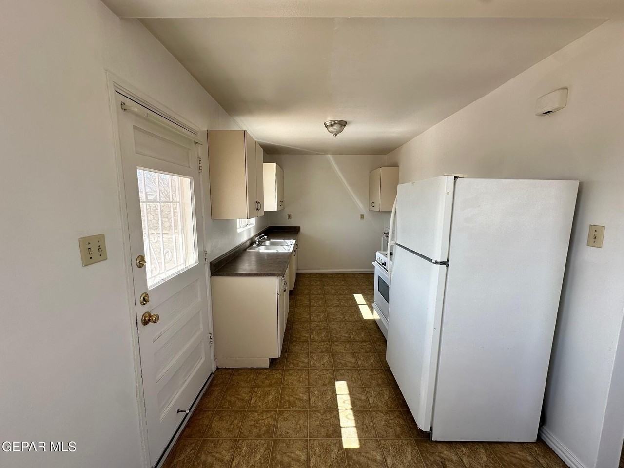 5036 Louis Dr - Photo 6 of 13