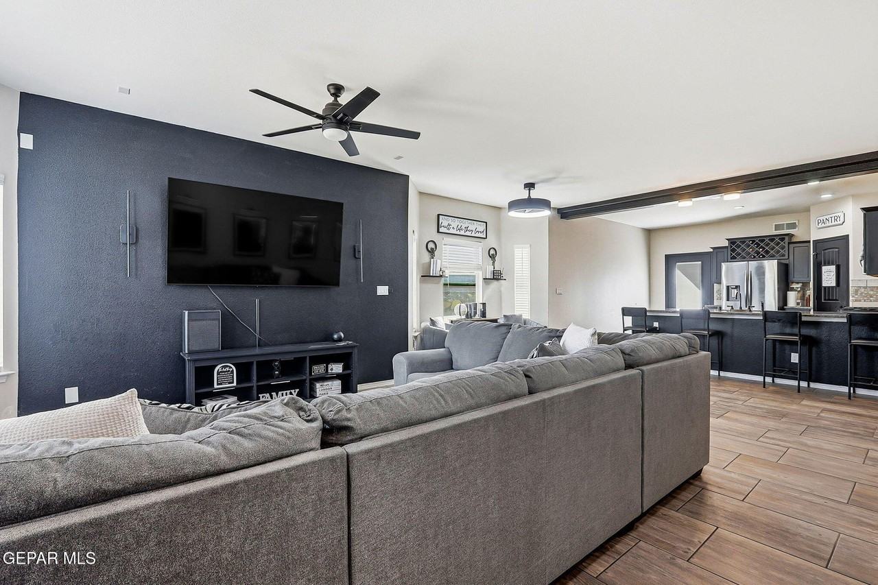 14270 Richard Wiles Ave - Photo 5 of 23