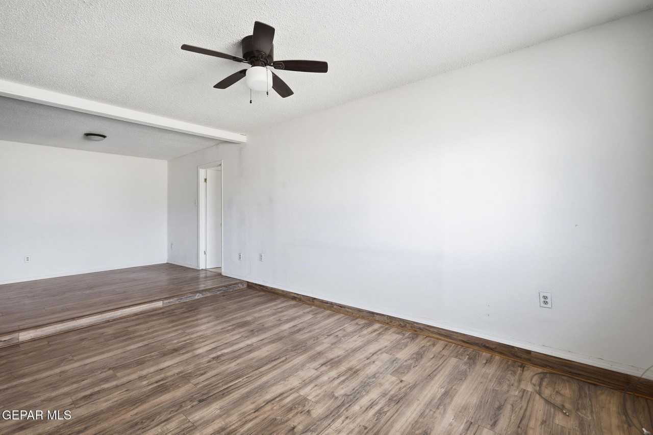 8408 Reindeer Ave - Photo 6 of 27