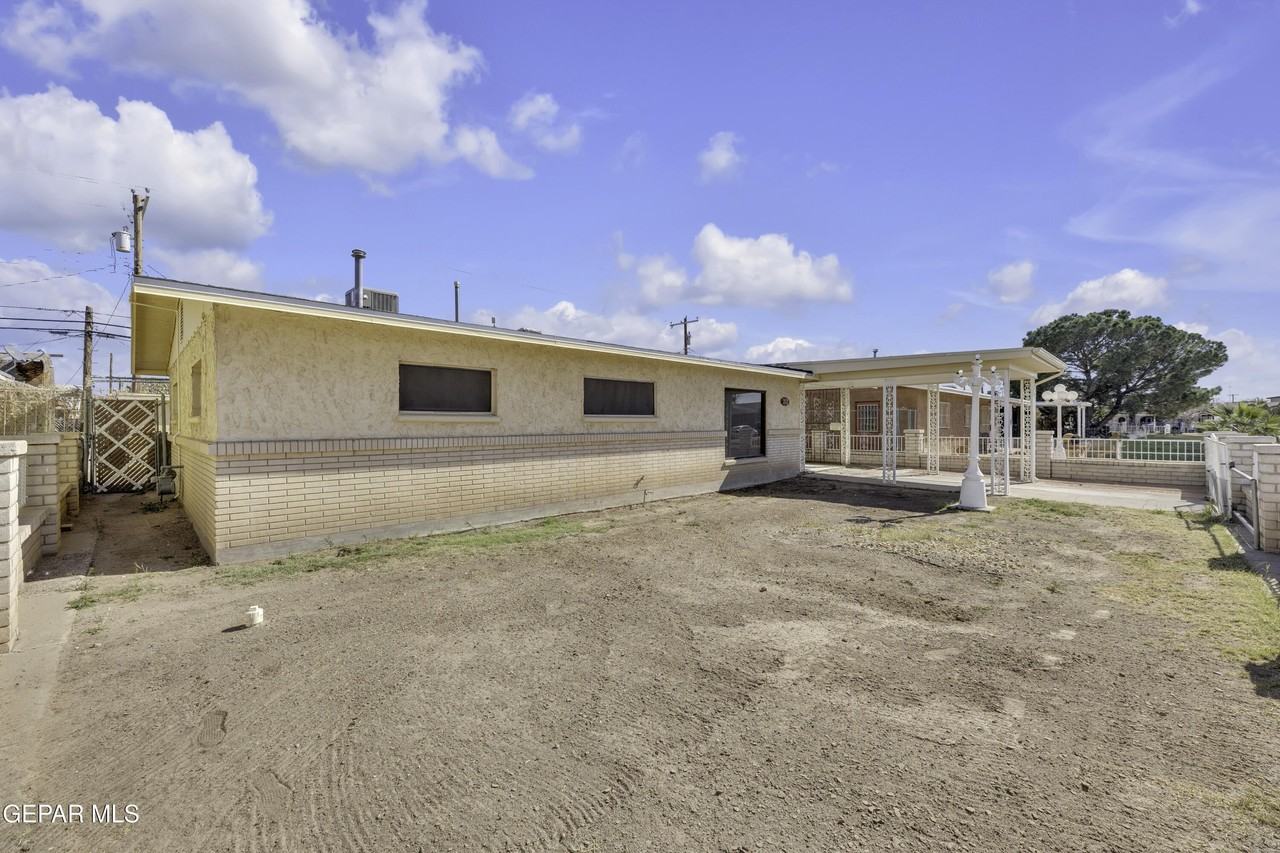 252 Trinity Pl - Photo 5 of 37